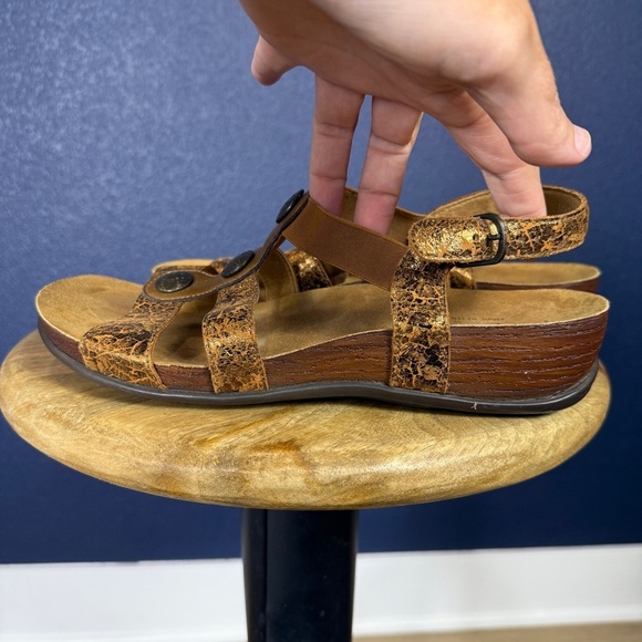 SAS "Clover" Sandals in Crackled Bronze Leather, Size 10 WIDE - Picture 4 of 10